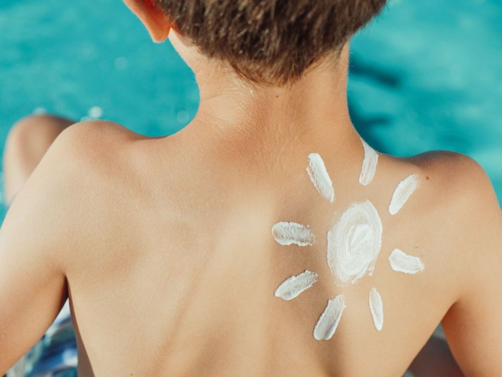 UPF Clothing vs. Sunscreen: Which Protects Your Skin&nbsp;Better?